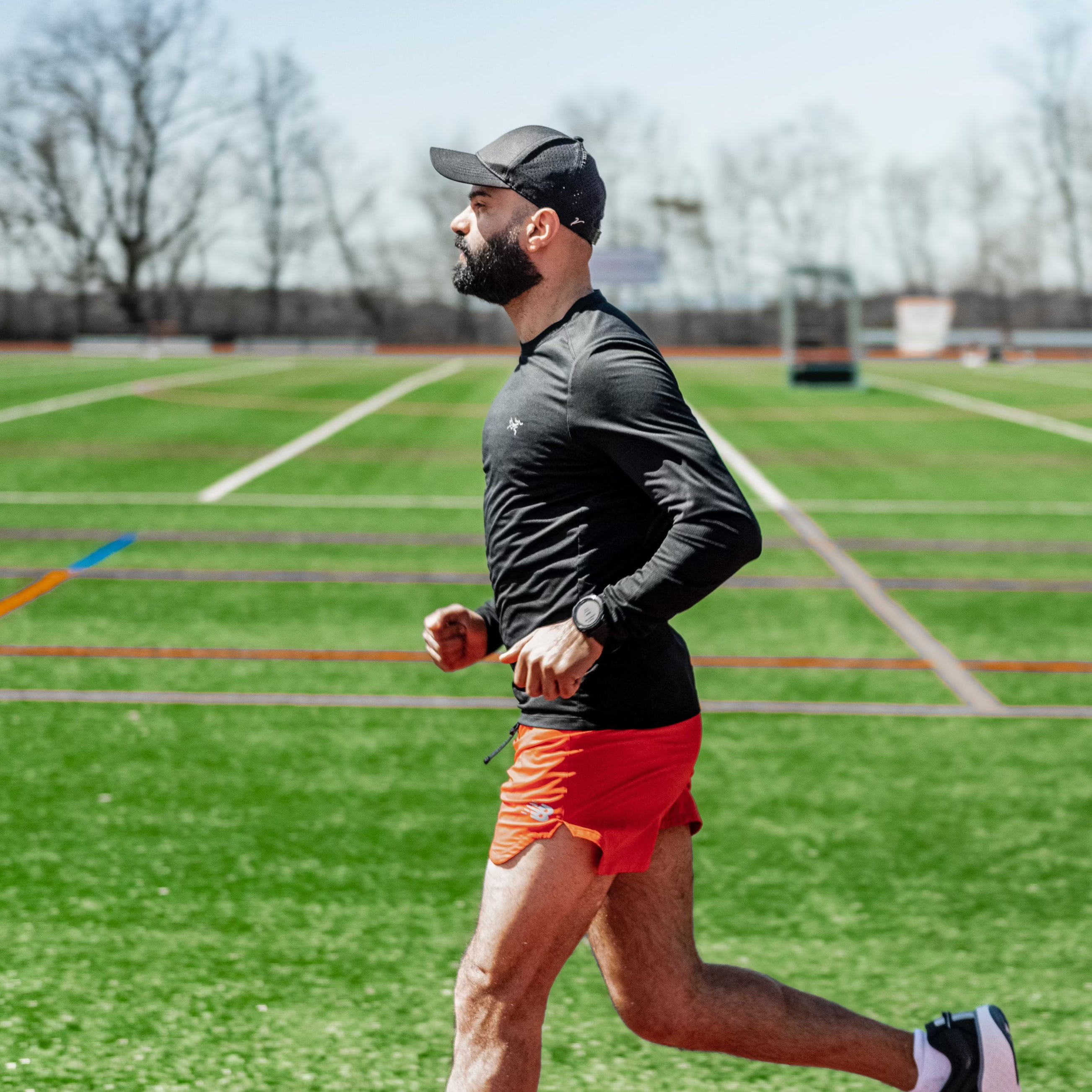 Model running wearing Vandre Athleisure hat