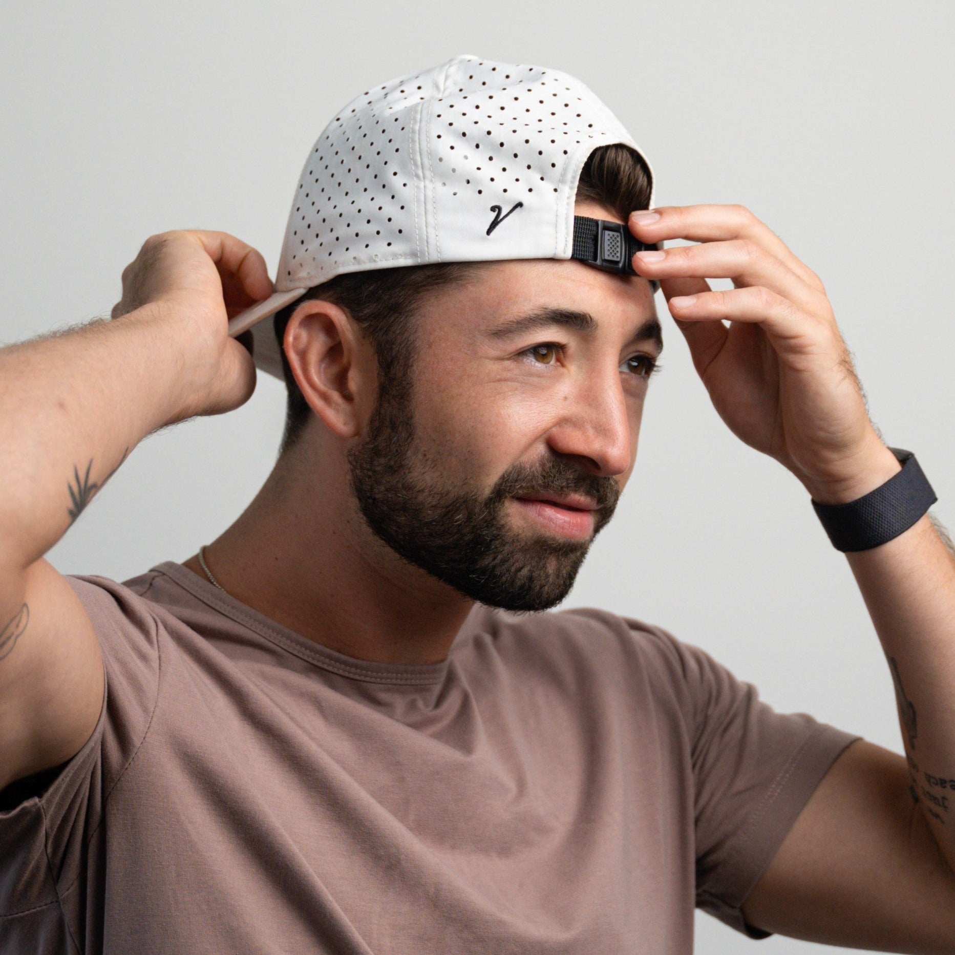 Model wearing Vandre arctic white athleisure hat